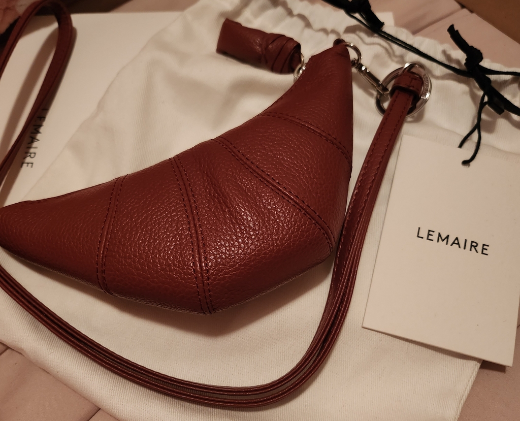 르메르 지갑 크루와상 코인 펄스 목걸이 그레인 레더 브릭 브라운 BR456 | 크로켓