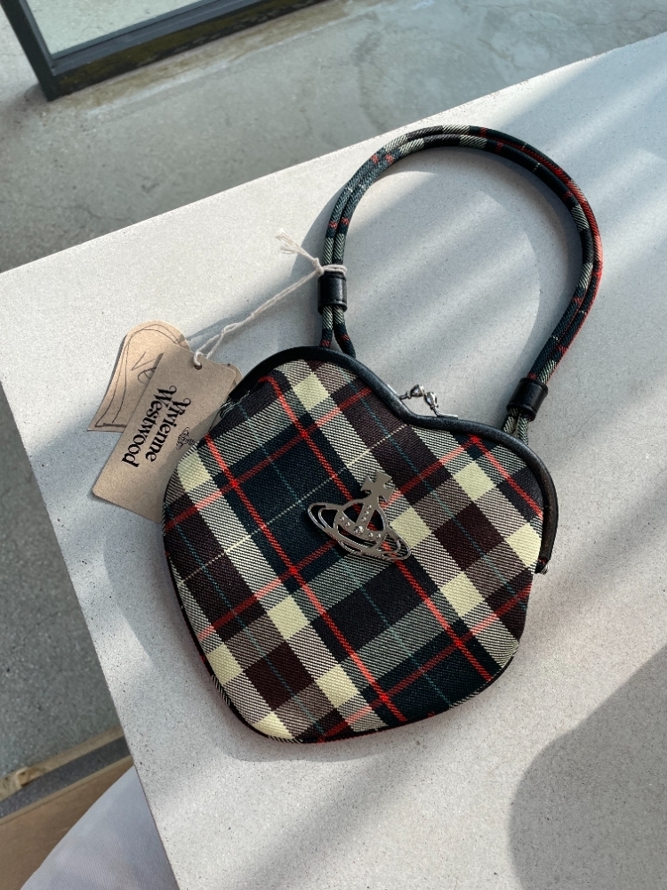 비비안웨스트우드 팬 하트 펄스 숄더백