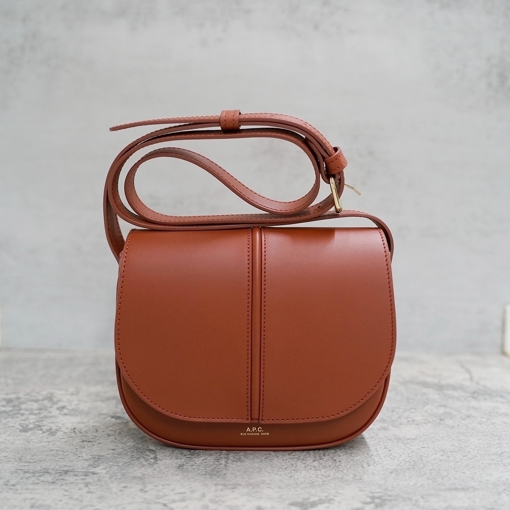 아페쎄 베티 크로스백 숄더백 가을하객룩 데일리백 APC EAI BRANDY F61179PXAWV 상품 상세 크로켓